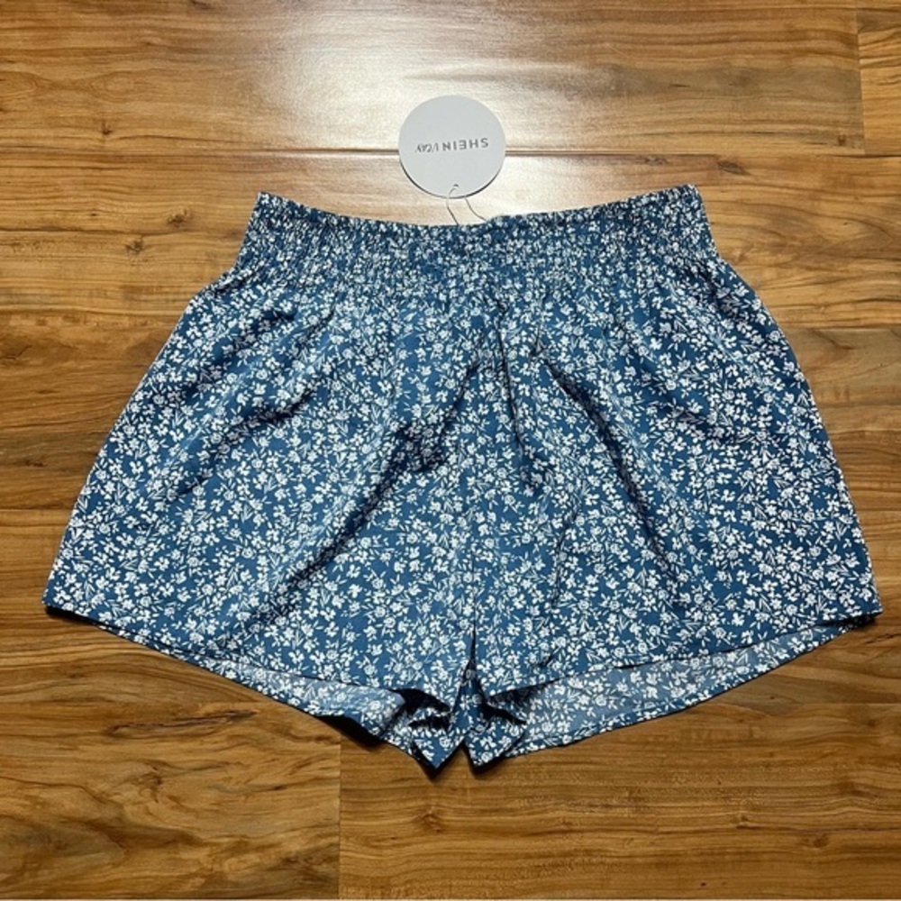 NEW! Floral‎ Print Shorts - Women's Medium - Elastic Waist BOHO